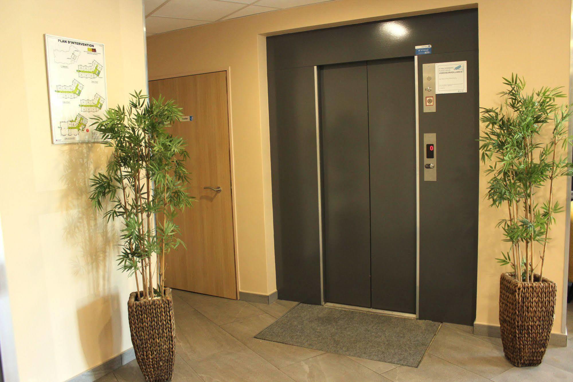 Wink Hotel Juvisy Exterior foto